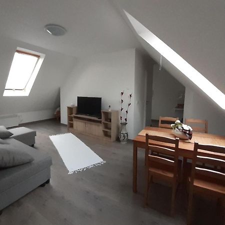 Peak Apartman Егер Екстериор снимка
