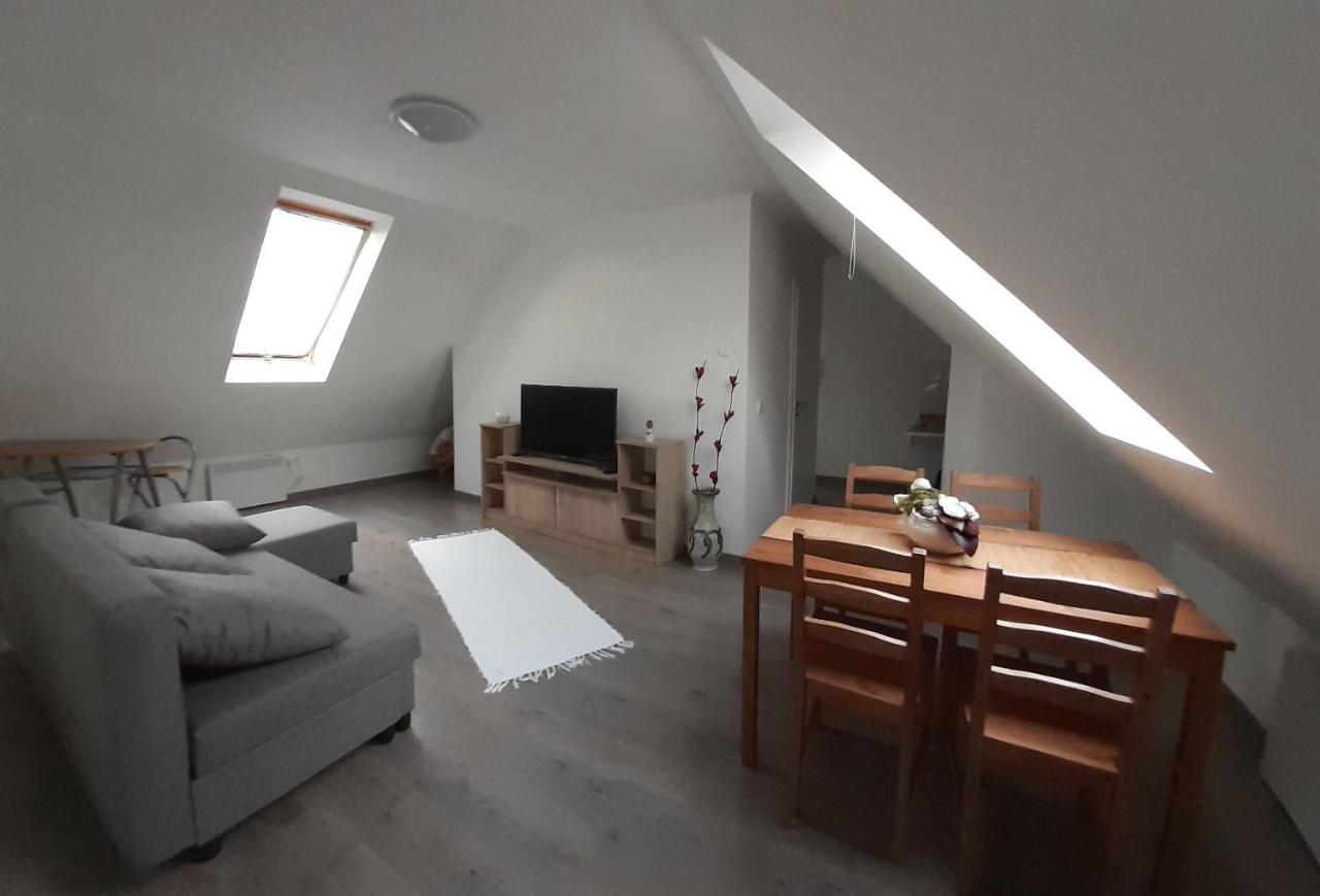 Peak Apartman Егер Екстериор снимка
